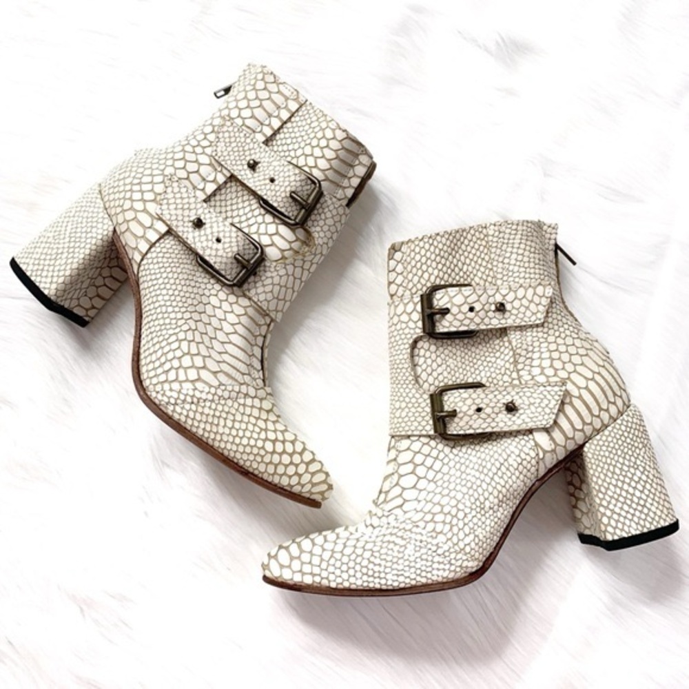 Free Bird Joey bootie white snake